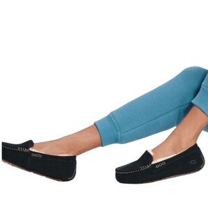 UGG Ansley Suede Moccasin Slippers in Black Size 8